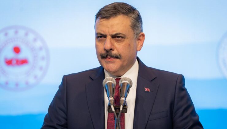 Bakan Çiftçi’den motor yağı dökülen yola toprak taşıyan polise teşekkür