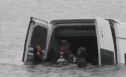 Van’da minibüs Erçek Gölü’ne uçtu