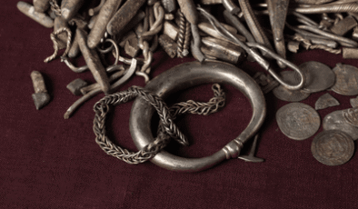 Danimarka Tarihinin En Büyük Viking Gümüş İstifi Mücevher, Madeni Para ve Gümüş Külçeler Dahil 700 Parça Hazine İçeriyor