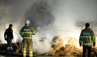 Çanakkale’de seyir halindeki saman yüklü tır yandı
