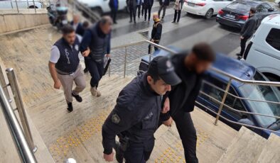 Zonguldak'ta çöken binayla ilgili 3 şüpheli tutuklandı
